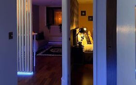 Cosy City Centre Apartment With Parking